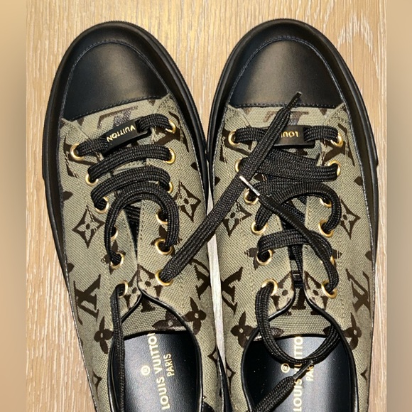 Louis Vuitton sneakers - Picture 1 of 3